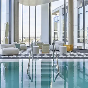 the-collective-canary-wharf.cambridgehotelsuk.com/