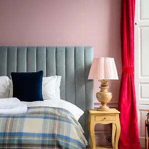 https://queen-charlotte-guesthouse.edinburghhotelsuk.org